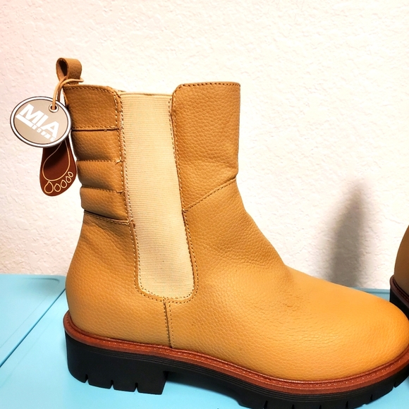 MIA Clara Boots Beige size 10 - Picture 1 of 12